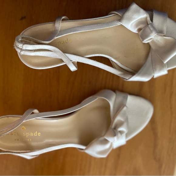 NWT. Katy spade girls sandals cream . Made in Italy. . Size 6 - Picture 1 of 2